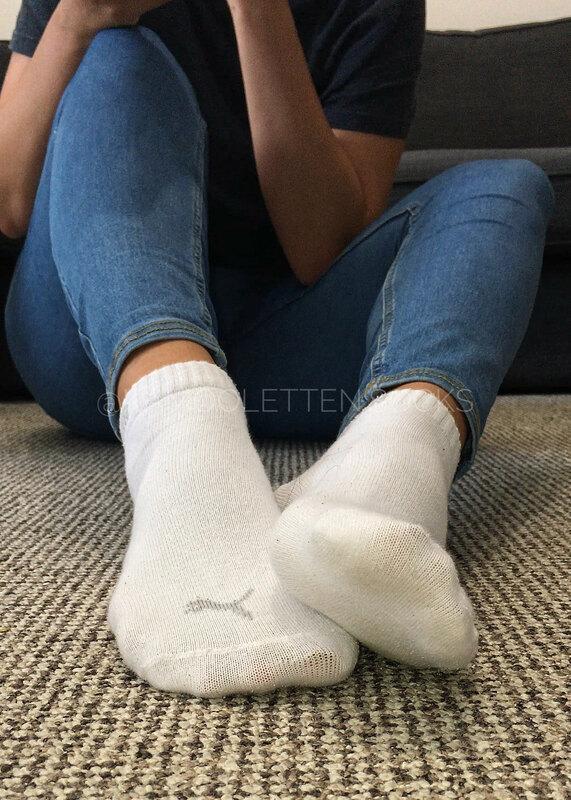 New photoset ☺️❤️ Jeans and white sock ❤️ Enjoy my loves ☺️