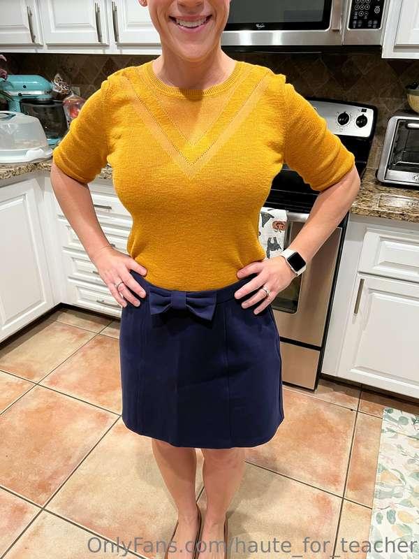 I do love wearing a nice, tight skirt to show off the money ..