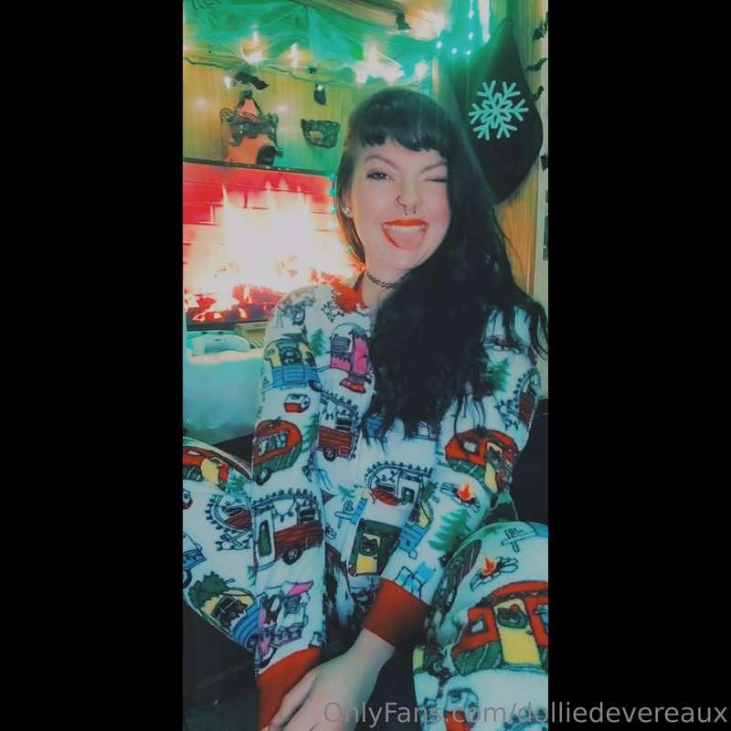 Rv having fun yet? 😘
Oh and my socks have gingerbread ninjas..