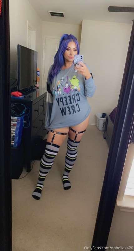 Swipe over and watch me play with my pussy 💦💦
