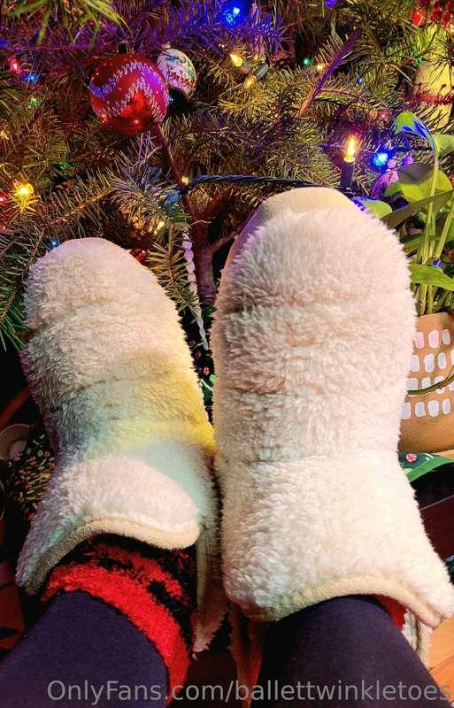 My new fluffy socks make me feel like I'm walking on clouds ..