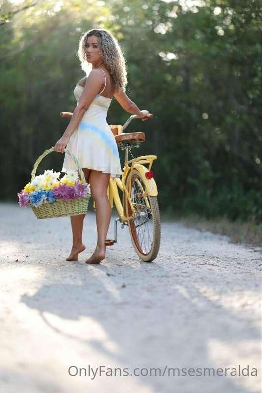 𝐂𝐔𝐌 𝐖𝐈𝐓𝐇 𝐌𝐄💦
Tip me $10  for 3 of my sluttiest lesbian video..