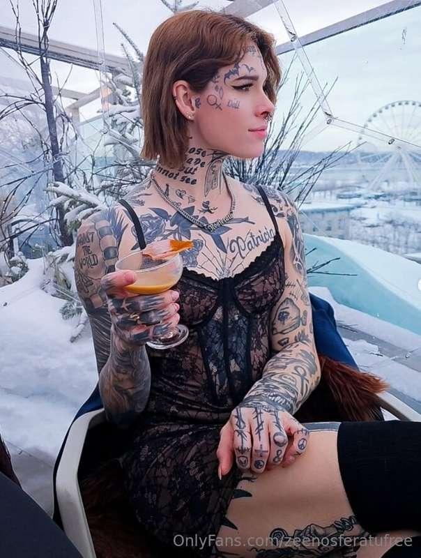 Frozen outside, but the vibe is always hot. 🖤