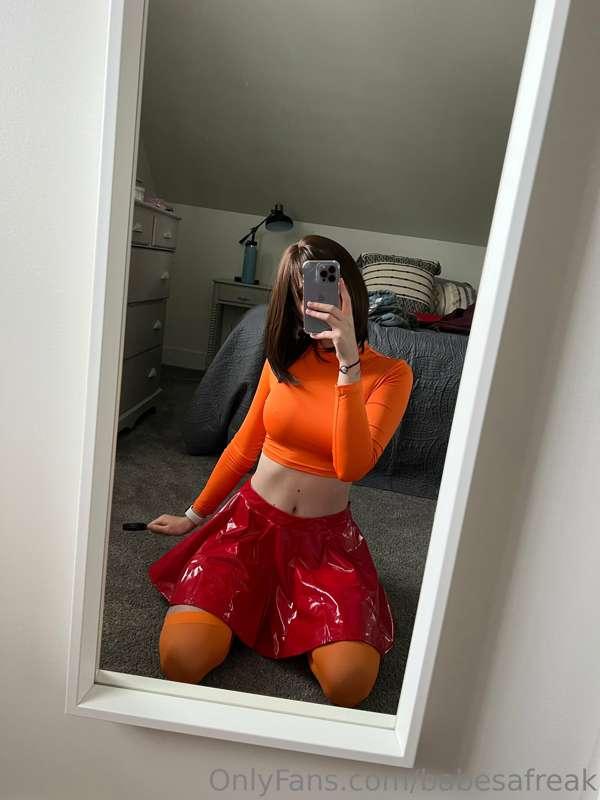 i’m loving this cosplay 🧡

Velma and Shaggy Roleplay? or is ..