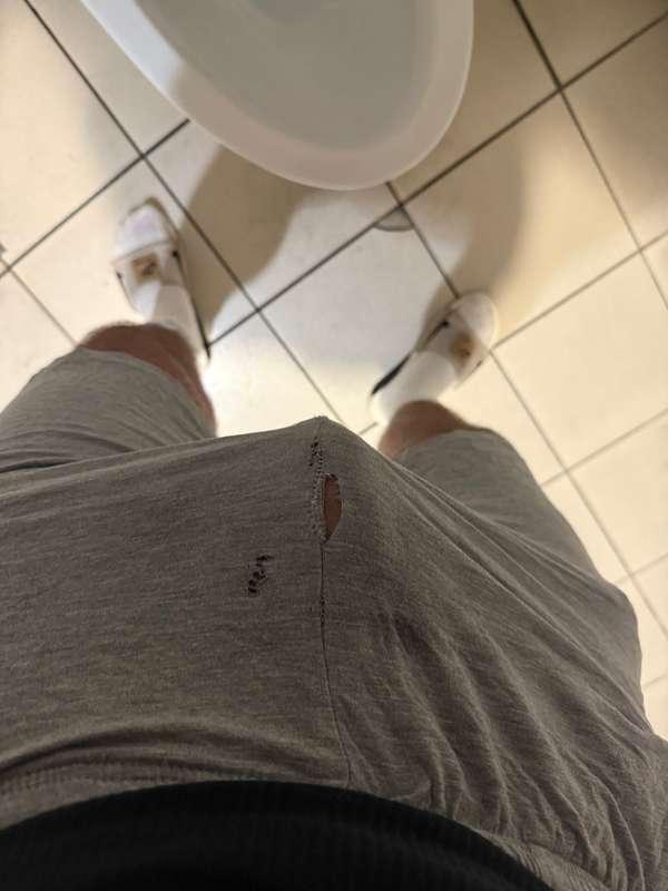 When ur dick is so big ur pants rip 😵‍💫