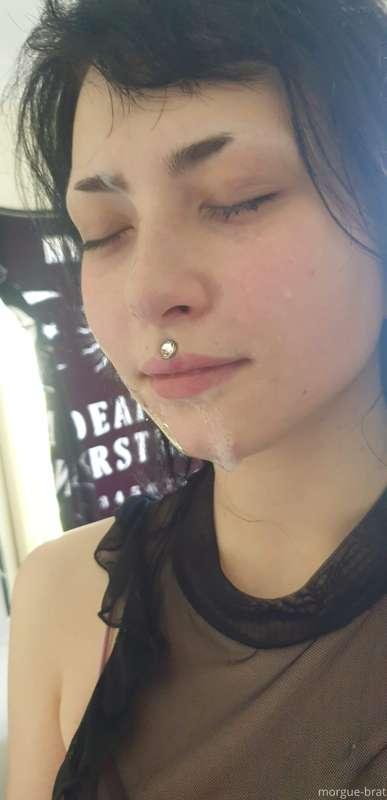 Me wiv cum n spit on my face couldn’t open my eyes or I’d go..
