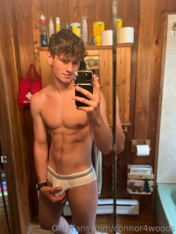 Damn I miss the lighting at my cottage 🥵