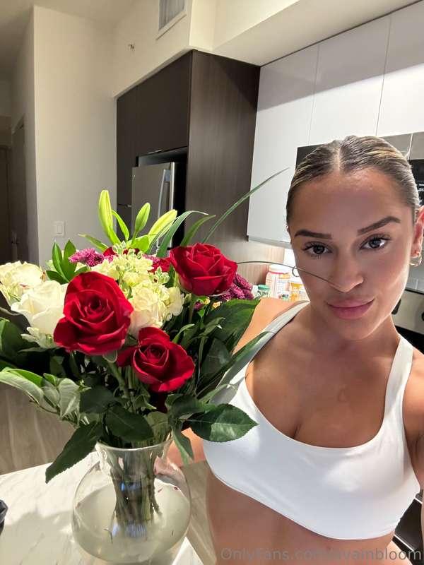 Hey loves 🥰 When thinking about creating a bouquet of flower..