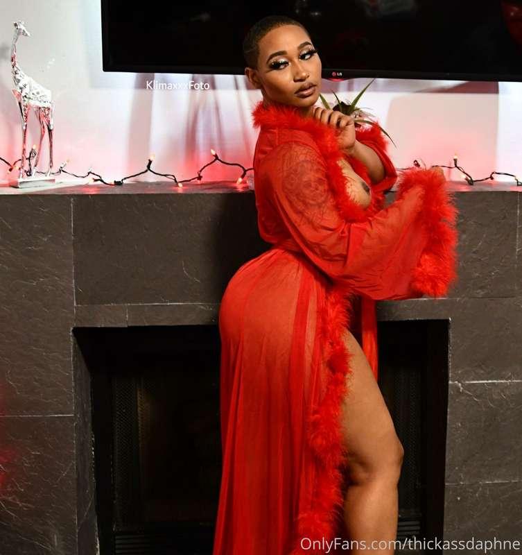 I can’t wait to drop the rest of this sexy holiday shoot 🎄😘
