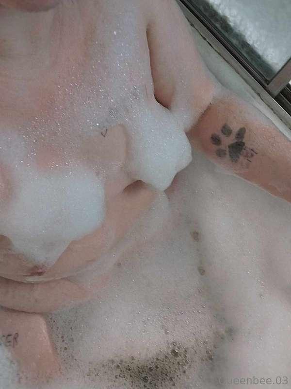 queenbee.03 image #1