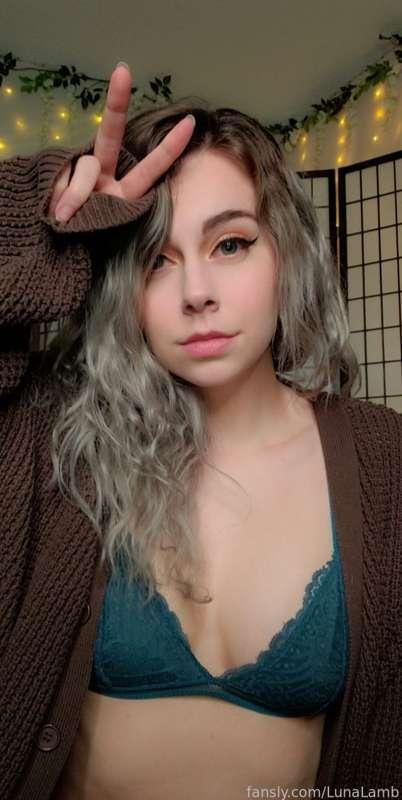 if anyone wants to spoil me i have a wishlist 🥺👉👈💕

https://www.amazon.com/hz/wishlist/ls/1EUA9JHPMKINJ?ref_=wl_share
