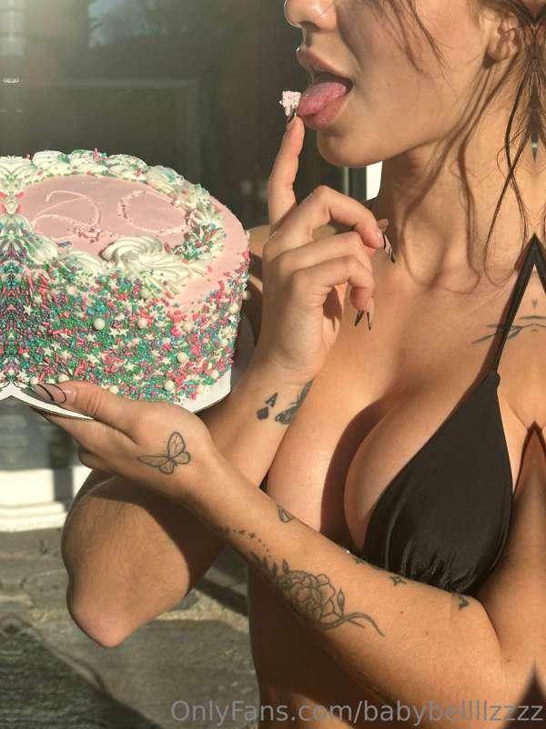 GUYS!!! ***IT'S MY BIRTHDAY!!!*** 🥳 and I have an announceme..