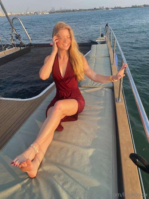 If you take me on your boat I'll let you taste my toes😉