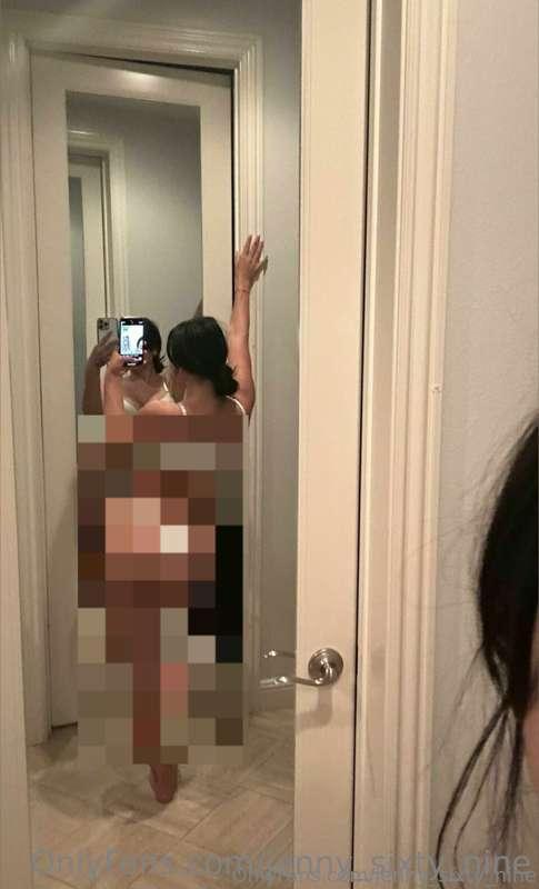 👀In m dressing room getting naked🤪🍒