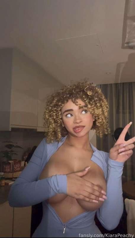 kiarapeachy image #1
