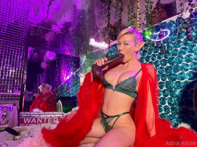 Santa's toy shop is extra fun this year 🎁