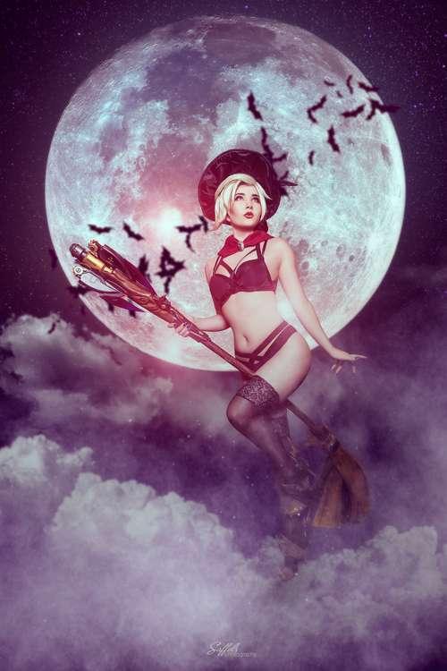 Ooh la la, Witch Mercy boudoir!! 🖤🕸🕷