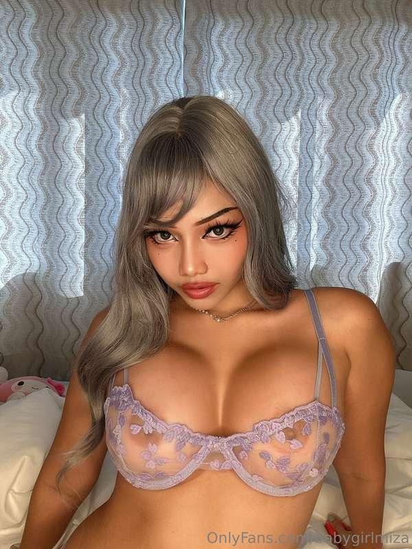 Who wants to cum on my tongue? ✋