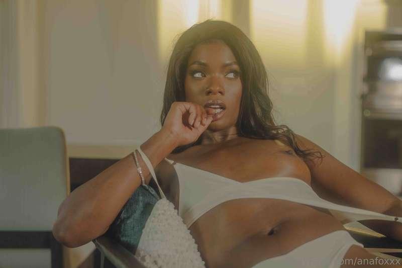Keep your eyes where I can see them 😏 