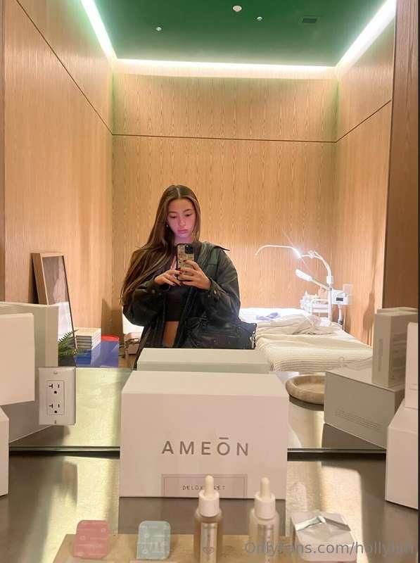 Mirror selfies are a must 🪞