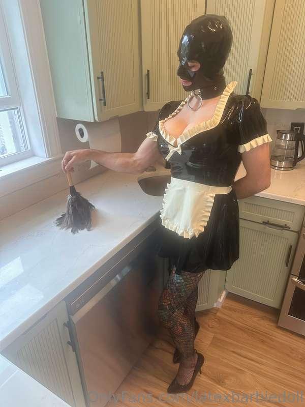 The maid always keeps a tidy house for Mistress