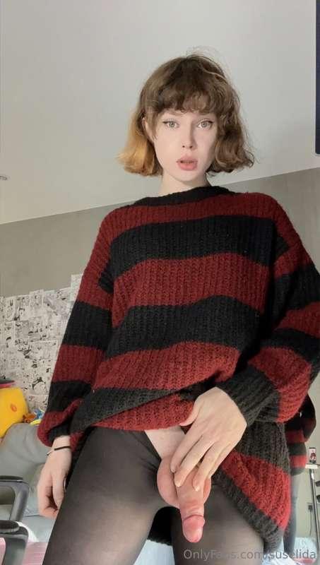 Suck my dick sweetie, girlcock is very healthy in the mornin..
