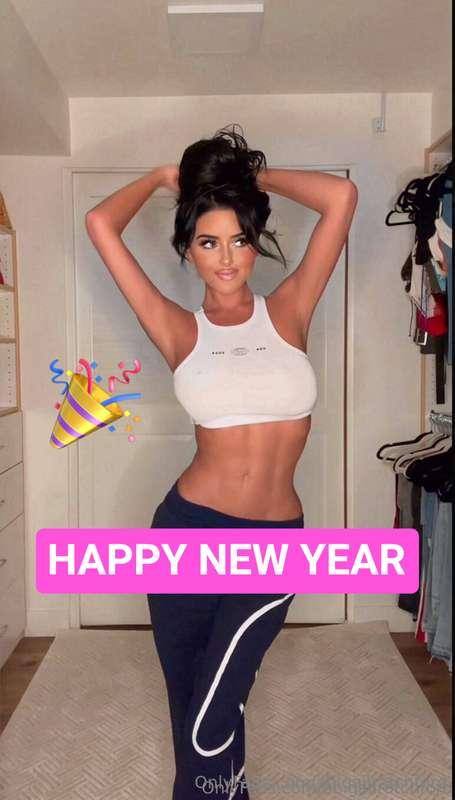 HAPPY NEW YEARS LOVES 🥳 ♥️ 😘