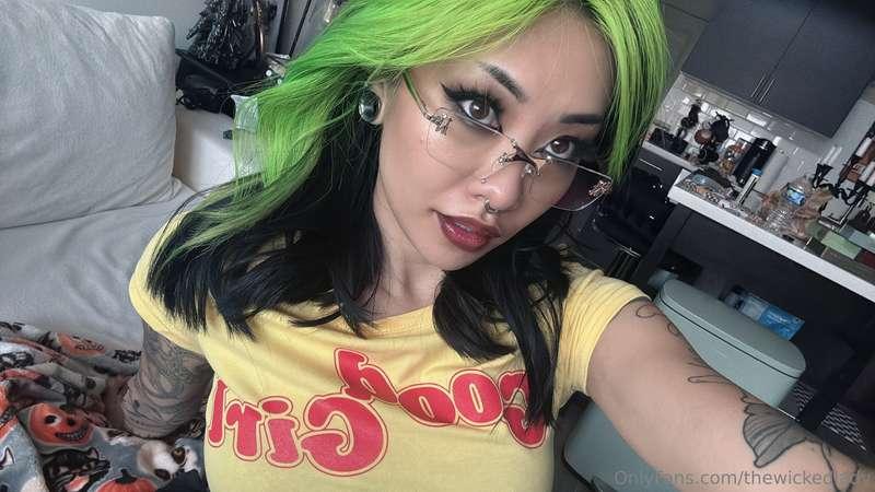 New glasses and uploading new sets, a lot of you loved this ..