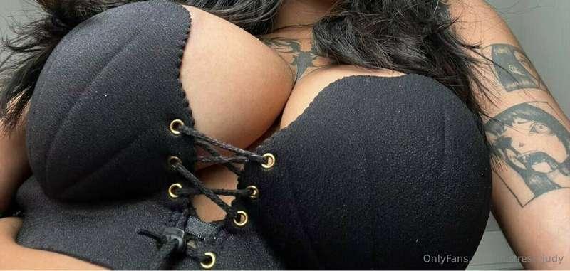 👅