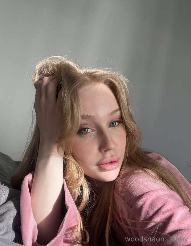 Petite shy girl @kiracutiex 🥰dreaming about someone😏 who can..