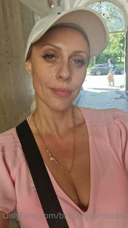 Hi guys .. love you all 💋