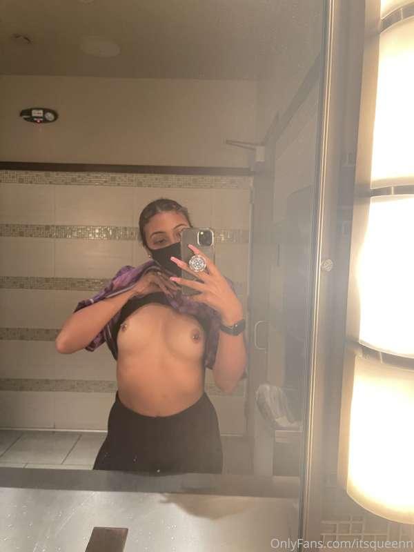 Boob flash warning at the restaurant ❤️❤️