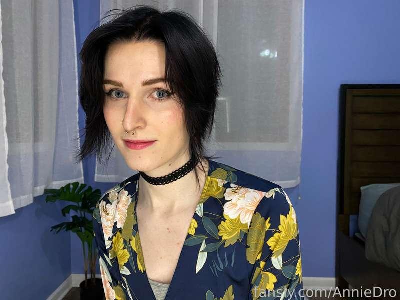 Loved sucking on some candy for this one :3

Tried something different with a ponytail and some lighter clothing with some spicy closeups, I hope you like the new background too! Should I introduce more stuff for my mouth in the next sets, let me know how I look ;)

Excited for future sets once I get my new lingerie, if you’d like to buy me any props or clothing for future sets let me know in the DM’s and I’ll be sure to get you some free custom content using it! My next goal is to upgrade my phone camera for some high quality photos and anything helps. I'll announce soon when there will be a discount on custom stuff to help fund it :D

#fyp #trans #lgbt #mtf