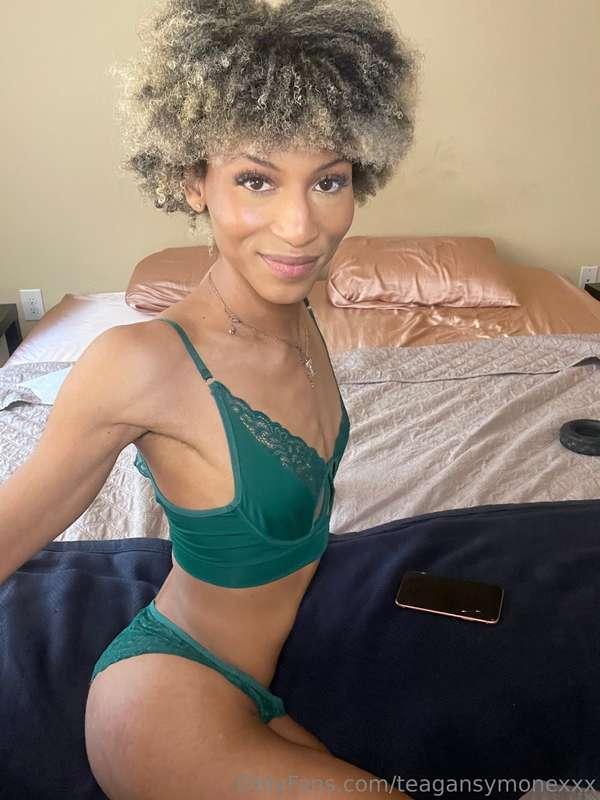 Swipe to see how real girls slip 🍆😉