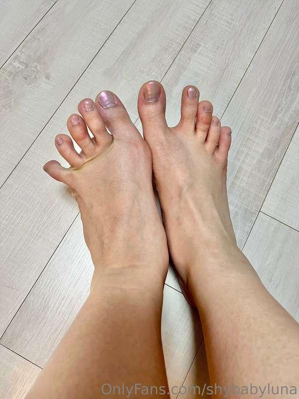 ‘Metallic pink with Spreading Toes’

Do you want all the pic..
