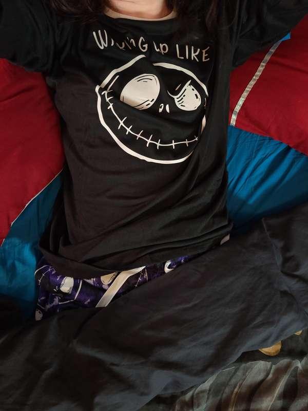 Heya! I'm in bed 😁  My helper is coming around to record me ..