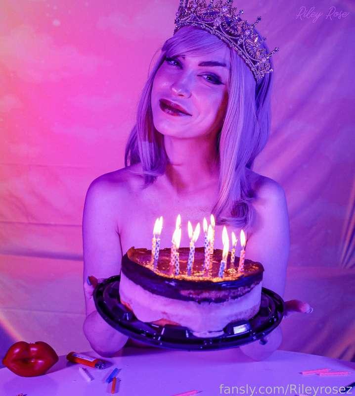 It’s my birthday!!!! 

The best birthday you could give me is a tip or happy birthday message 

Happy birthday to me hehe