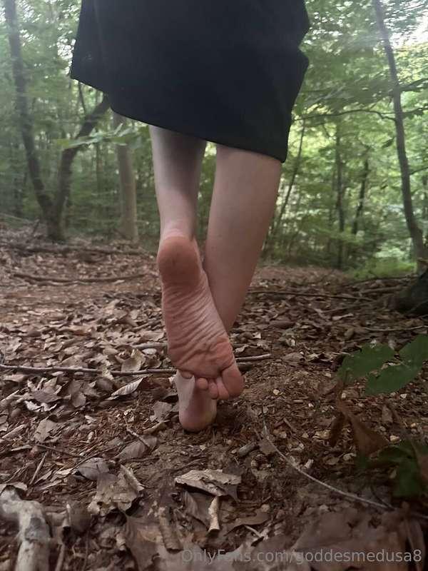 He licks the dirt of my bottoms...