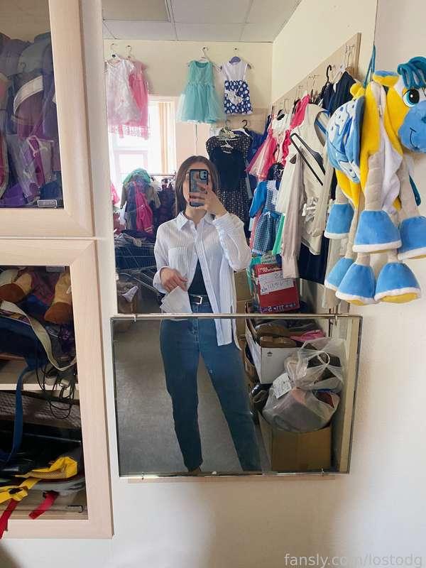 Good morning!✨💞 I want to tell you about some situation that happened to me! I was super tired of the sun burning my eyes and really wanted glasses, but i tried them on everywhere (in stores and ordered them online to try on) and it looked so terrible on me!😭😭 I have many complexes and wearing glasses made things worse ahah😩 And a few days ago i brought some of my clothes and things to the center for helping people in need and i found glasses there that fit me!😳👀 Do you like them? Sooo i did a good deed and it came back to me hehe🥰 (and i also found these wonderful spoons there)

♡&nbsp;#hairy #egirl #gfe #life #aboutme #natural #face #video ♡&nbsp;