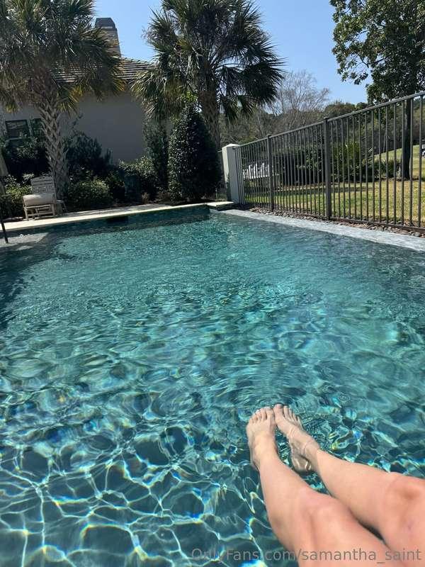 POV of my pool day 🥰