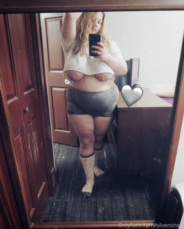 Crop tops are so much fun when you have big boobs.
