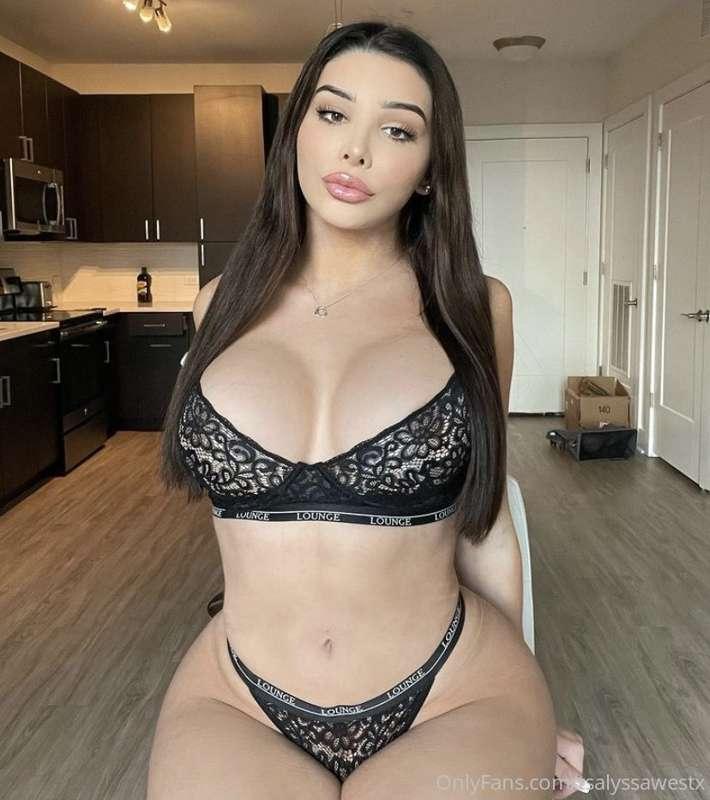 Strip in front of me and I'll spread my legs for you 😈😈