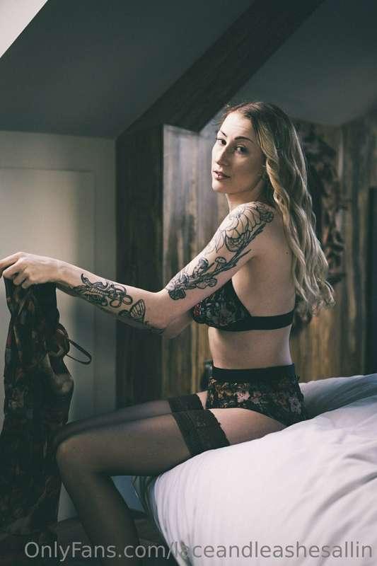 laceandleashesallin image #2