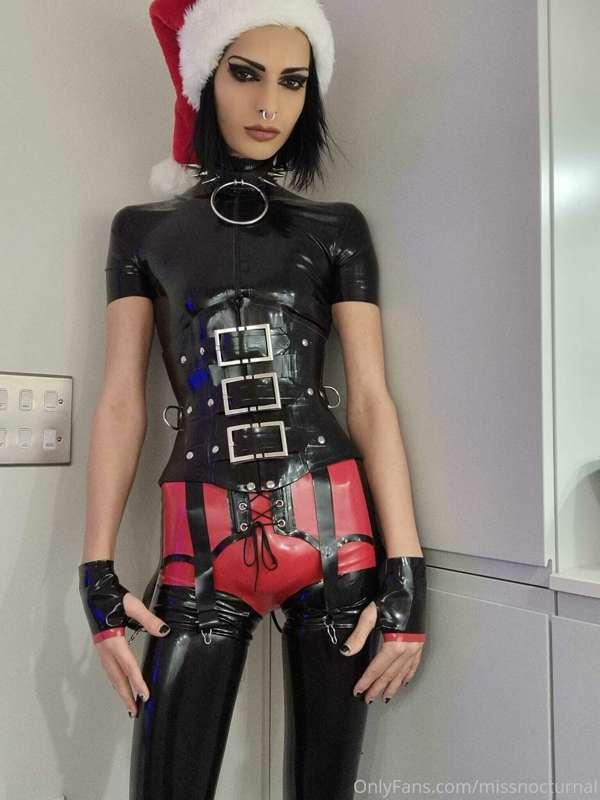 Ho ho this hoe has a Christmas surprise in her pants. The ch..