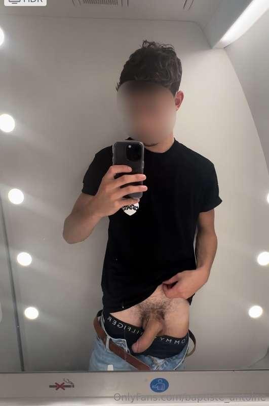 Wanna suck me in the aircraft toilet ? 🥵✈️