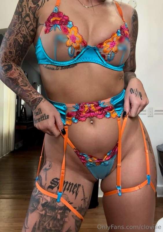 Get all three of these unblurred in messages 🧡