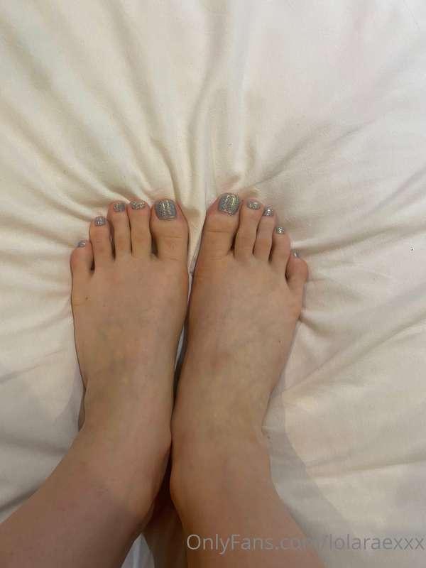 😛new toe nail colour 💅  Tip me $50 to cover it and I will se..