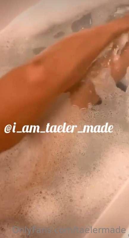 Would you draw my bath water and rub me down in the tub?? 🛁