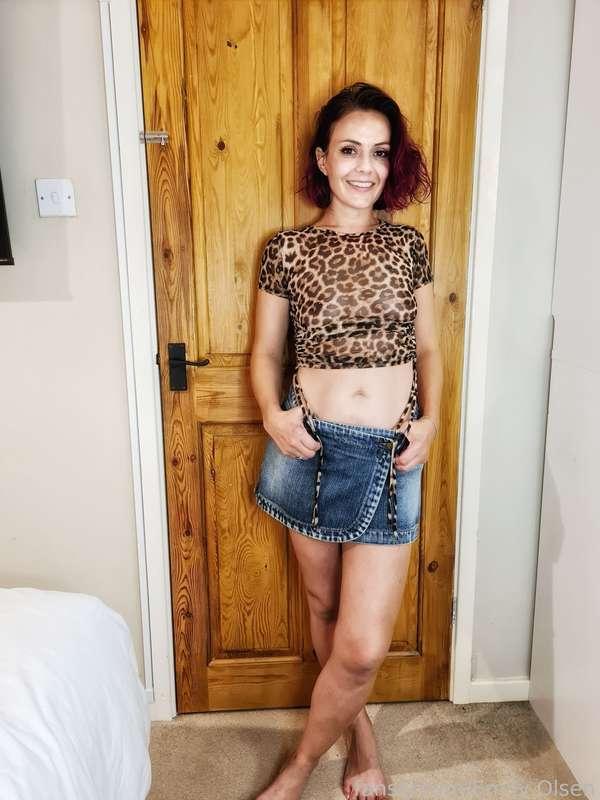 A slow and sexy striptease for you; the rest will be ordered over the next few days x

#strip #tease #butt #ass #tits #breasts #uk #usa #fyp #amateur #emilyolsen