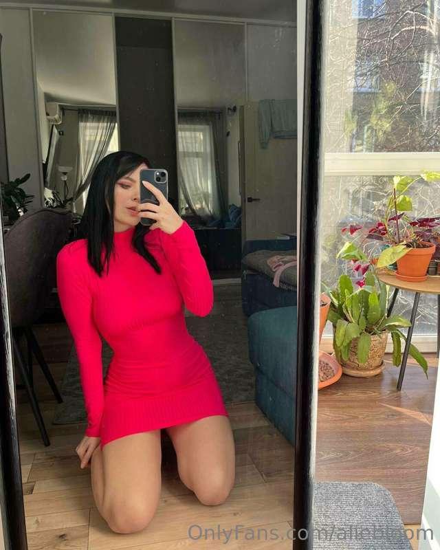 Do you love how I look in pink or you love the curves? 🤭🫶